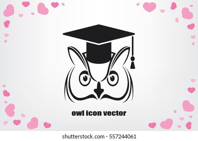 Owl graduate in cap icon. Vector illustration eps10.