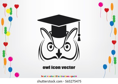 Owl graduate in cap icon. Vector illustration eps10.