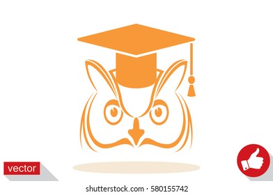 Owl graduate in cap icon. Vector illustration eps10.