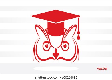 Owl graduate in cap icon. Vector illustration eps10.