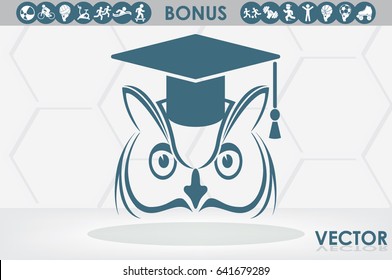 Owl graduate in cap icon. Vector illustration eps10.