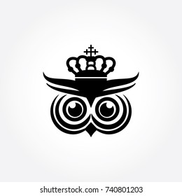 owl head cute with crown logo design or illustration of royal kingdom guardian