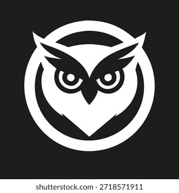 Vista frontal del logotipo de la cabeza de búho. Pájaro de la noche de la cara del icono del Vector blanco aislado en fondo negro. Sabio símbolo del pájaro conveniente para el logotipo, el emblema, la mascota, la educación, la marca y los proyectos del Diseño gráfico