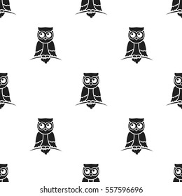 Owl icon in black style isolated on white background. Animals pattern stock vector illustration.