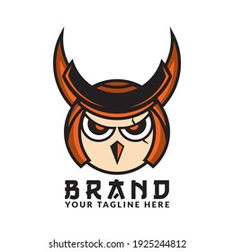 Eule-Logo mit Samurai-Rüstungshut. Uhu Samurai Vektorlogo.
