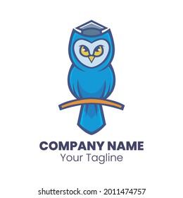 Vector de diseño de logotipo de mascota de búho. Caricatura de búho de pie en una rama.