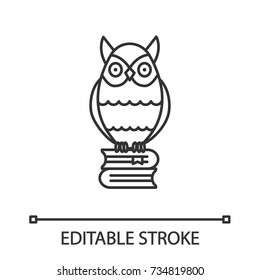 Owl on books stack linear icon. Education. Thin line illustration. Emblem of wisdom and knowledge. Contour symbol. Vector isolated outline drawing. Editable stroke