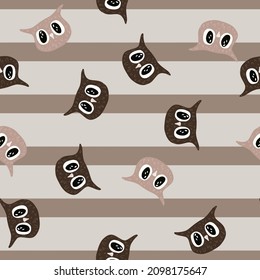 Patrón de búho sin fisuras al estilo de freehand. Cabeza de animales con un fondo colorido. Ilustración vectorial para impresiones textiles, tela, carteles, fondo y papel pintado.