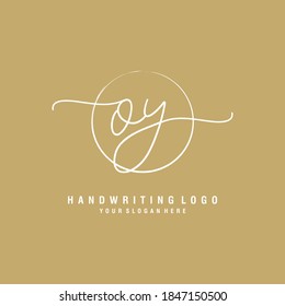 OY Modelo inicial de logotipo de escritura a mano vectorial