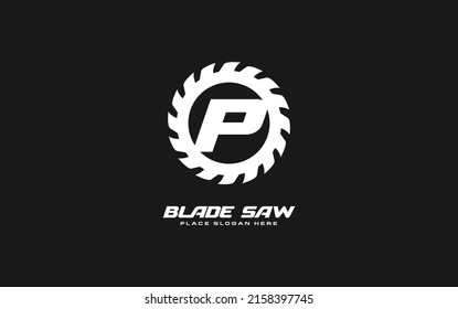 Vector de aserradero del logo P para la empresa de maderería. ilustración vectorial de plantilla de carpintería de letras iniciales para su marca.