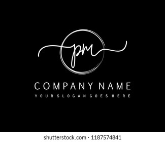 P M Logotipo inicial vectorial