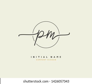 P M PM Logo inicial vector de belleza, logo de escritura a mano de firma inicial, boda, moda, joyería, boutique, floral y botánica con plantilla creativa para cualquier empresa o negocio.