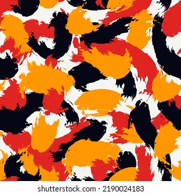 Pintar pincel muestra un patrón sin fisuras. Textura de camuflaje natural orgánica. Huella de pinceles manchada. Fondo de diseño de mano libre. Ornamento a mano de moda. Papel mural abstracto dibujado a mano artístico