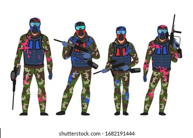 Paintball-Spieler setzen in stehender Position einzeln auf weiß. Männer in schmutziger militärischer Tarnung und blauen Schutzmasken, die Schusswaffen in Händen halten. Teamspiel. Vektorillustration