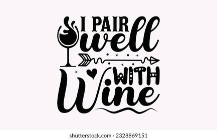 I Par bien con vino - Diseño SVG de Alcohol, Citas de Bebidas, Diseño gráfico de caligrafía, Afiche de tipografía con cámara de estilo antiguo y cita.