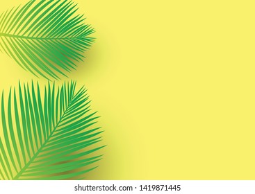 Hojas de palmera en un fondo amarillo brillante