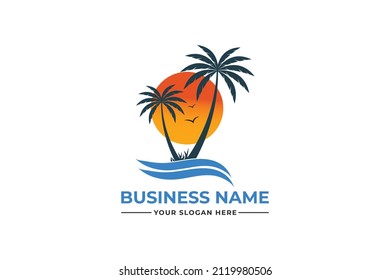 logo de la palmera. diseño con el logotipo de la playa de mar. diseño de logotipo de naturaleza. diseño de logotipo marino con un ciruela. cocotero con mar