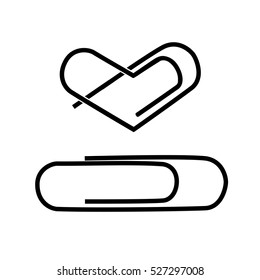 Paper clip in form a heart
