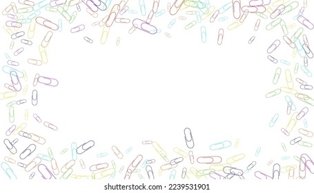 Los clips de papel están dispersos en un fondo blanco. Elemento decorativo. Antecedentes del diseño, la escuela y los suministros de oficina