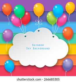 Papierwolken, die im Sommer mit Ballons und Regenbogenhintergrund hängen.