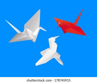grúas de papel sobre fondo azul