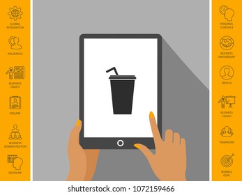 Paper cup with drinking straw icon