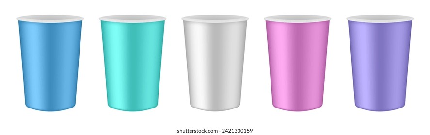 Cubos de papel para bebidas frías. Quítate. Cubos de papel blancos, azules, verdes, púrpura y rosa, recipientes en blanco para latte, mocha, capuchino o té