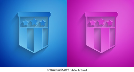El papel cortó el icono de la bandera estadounidense aislado en fondo azul y púrpura. Bandera de Estados Unidos. Estados Unidos de América. Estilo de arte de papel. Vector