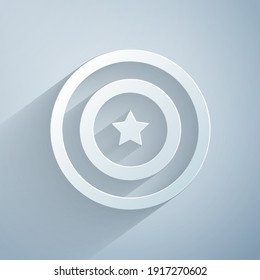 Icono de escudo estelar estadounidense cortado con papel aislado en fondo gris. Bandera de los Estados Unidos de América. 4 de julio. Día de la Independencia de Estados Unidos. Estilo de arte de papel. Vector