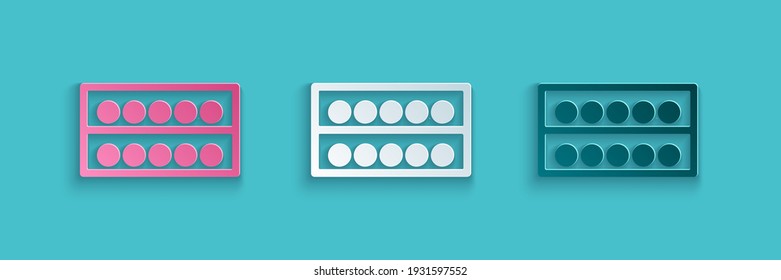 El papel cortó las bolas de Billiard en un icono de soporte aislado en el fondo azul. Bolas de billar en una repisa. Estilo de arte de papel. Vector