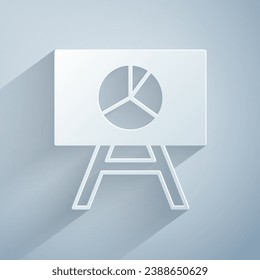 Placa de corte de papel con el icono de gráfico de gráficos aislado en fondo gris. Icono de archivo de texto de informe. Signo de contabilidad. Auditoría, análisis, planificación. Estilo de arte de papel. Vector