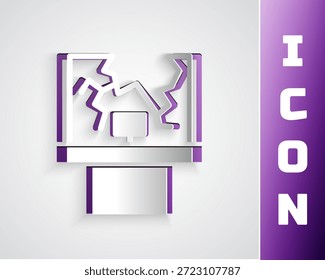 Papel cortado Icono de ventana rota aislado sobre fondo gris. Ventana dañada. Concepto de ventana batida. Vandalismo. Estilo de arte de papel. Vector