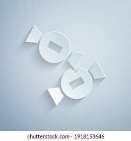 Icono de Candy de corte de papel aislado en fondo gris. Estilo de arte de papel. Vector.