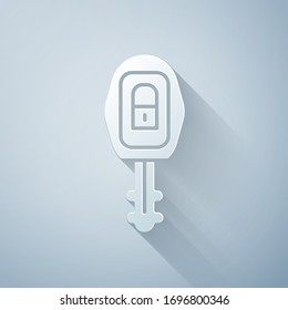Tecla de Camión de corte de papel con icono remoto aislado en fondo gris. llave de Camión y sistema de alarma. Estilo de arte de papel. Ilustración vectorial
