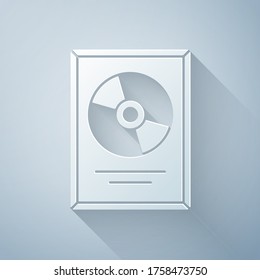 Entrega de CD de corte de papel en icono de marco aislado en fondo gris. Ceremonia moderna. El mejor vendedor. Trofeo musical. Estilo de arte de papel. Ilustración vectorial