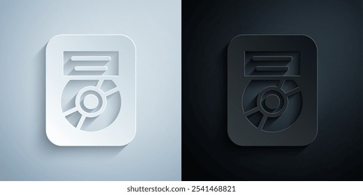 Premio de disco de CD de corte de papel en icono de marco aislado sobre fondo gris y negro. Ceremonia moderna. Best seller. Trofeo musical. Estilo de arte de papel. Vector