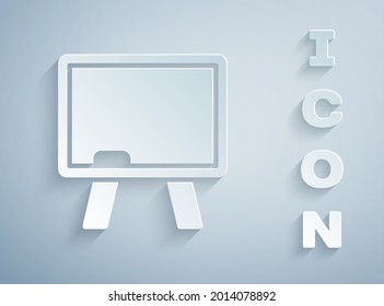 Icono del tablero de papel cortado aislado en fondo gris. Cartel de la pizarra escolar. Estilo de arte de papel. Vector