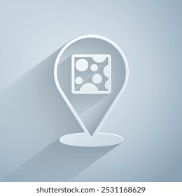 Icono de queso cortado en papel aislado sobre fondo gris. Estilo de arte de papel. Vector
