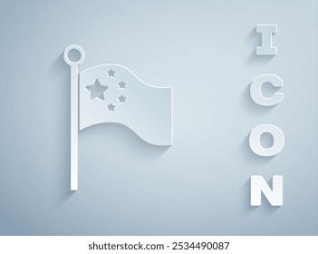 Papel corte bandeira da China no ícone do mastro isolado no fundo cinza. Estilo da arte do papel. Vetor