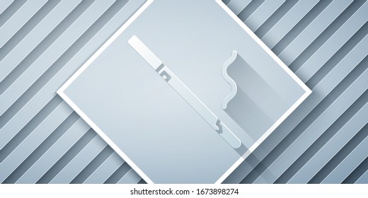 Icono de Cigarrillo de corte de papel aislado en fondo gris. Signo de tabaco. Símbolo fumador. Estilo de arte de papel.  Ilustración vectorial