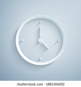 Icono de reloj de corte de papel aislado en fondo gris. Símbolo de tiempo. Estilo de arte de papel. Vector.