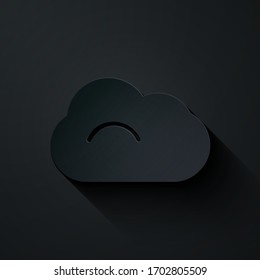 Icono de nube de corte de papel aislado en fondo negro. Estilo de arte de papel. Ilustración vectorial