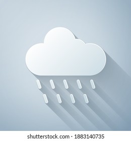 Corta papel Nube con icono de lluvia aislado en fondo gris. Precipitación de nubes de lluvia con caídas de lluvia. Estilo de arte de papel. Vector