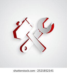 Martillo cruzado de corte de papel e icono de llave inglesa aislado sobre fondo gris. Herramientas de hardware. Estilo de arte de papel. Ilustración vectorial