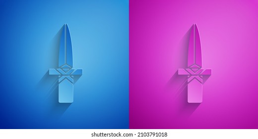 Papierschnitt Dagger Symbol einzeln auf blauem und violettem Hintergrund. Knife-Symbol. Schwert mit scharfem Blade. Kunststil aus Papier. Vektorgrafik