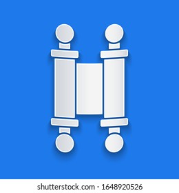 Icono de recorte de papel, papel, pergamino, icono de desplazamiento aislado en fondo azul. Desplazamiento chino. Estilo de arte de papel.  Ilustración vectorial