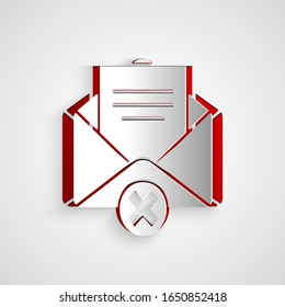 Papierschnitt Briefumschlag Entfällt Symbol einzeln auf grauem Hintergrund. Löschen oder Fehlermeldung. Melden Sie sich an. Abgelehnte Post. Kunststil aus Papier. Vektorillustration-Illustration