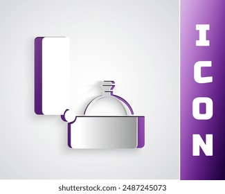 Icono de anillo de compromiso de diamante cortado en papel aislado sobre fondo gris. Estilo de arte de papel. Vector