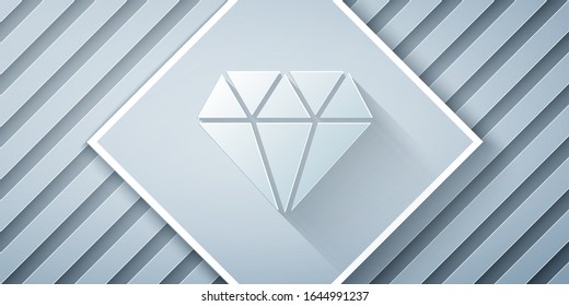 Icono de diamante cortado en papel aislado en fondo gris. Símbolo de joyería. Piedra Madre. Estilo de arte de papel.  Ilustración vectorial