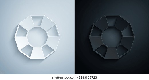 Papierschnitt Diamantensymbol einzeln auf grauem und schwarzem Hintergrund. Schmucksymbol. Gem Stein. Kunststil aus Papier. Vektorgrafik